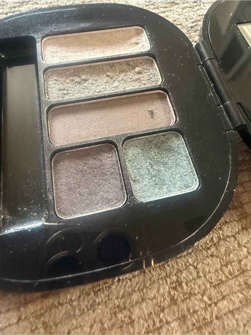 MAC cosmetics Fabulousness / Neutral Eye Palette ( holiday collection)